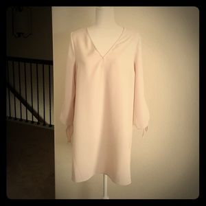NWOT Tie Sleeve shift dress